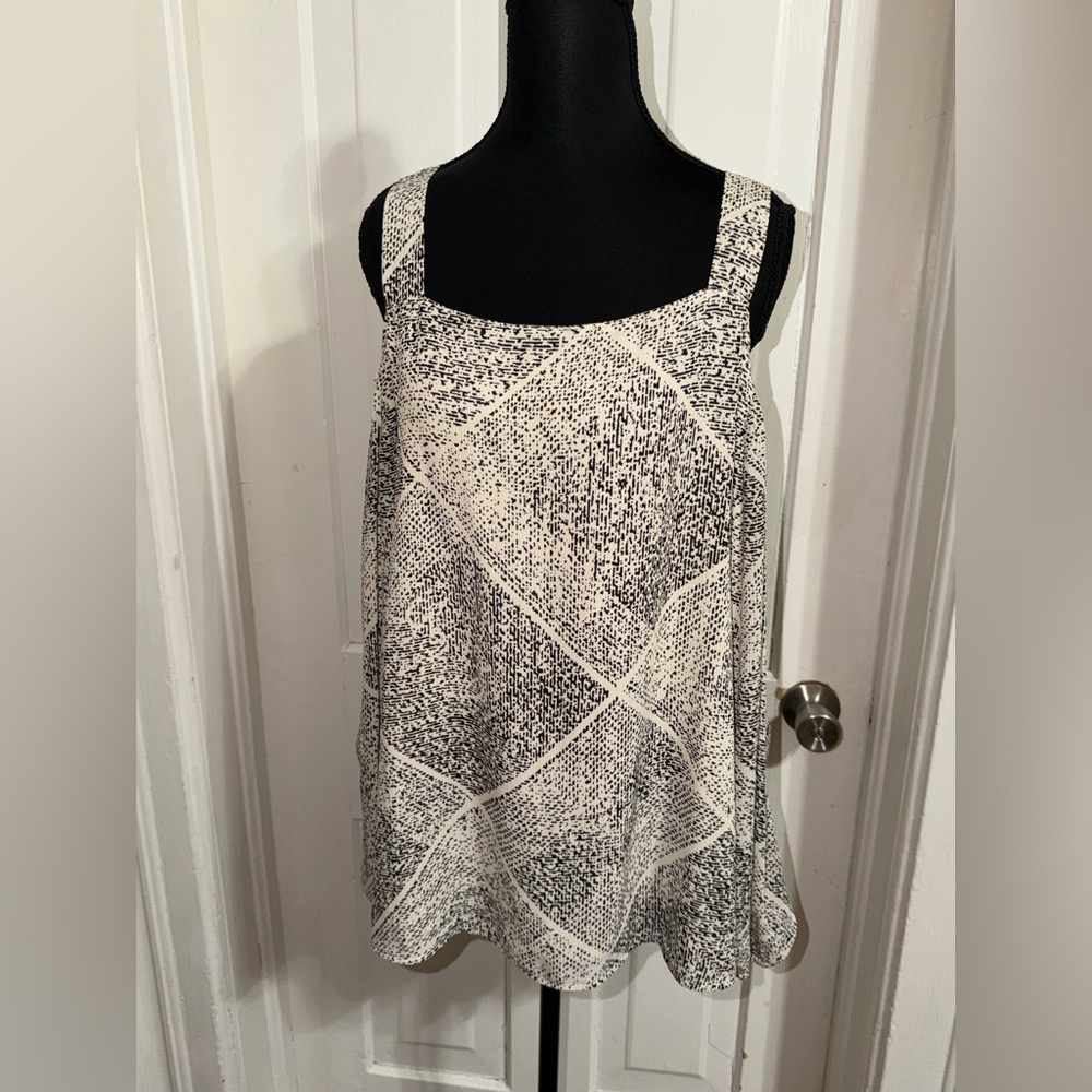 Women's XL Juicy Couture Monochrome‎ Patterned Blouse, cut out sleeves, shirt